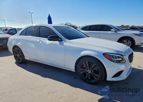 2019 Mercedes-Benz C 300 z USA, uszkodzony, nr VIN 55SWF8DBXKU301283